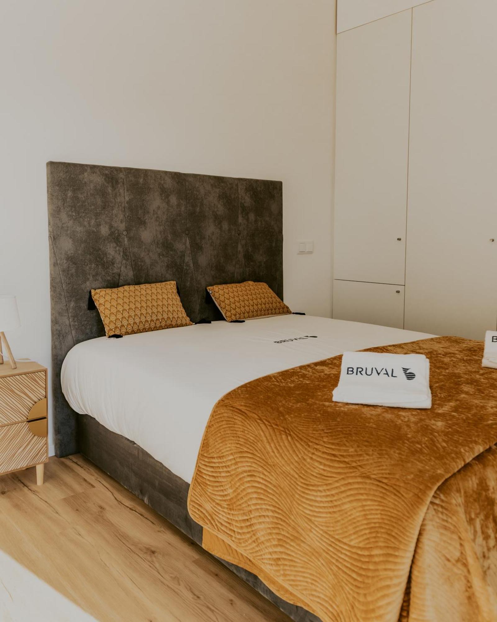 Bruval Premium Apartments - Gaia Вила-Нова-ди-Гая Экстерьер фото